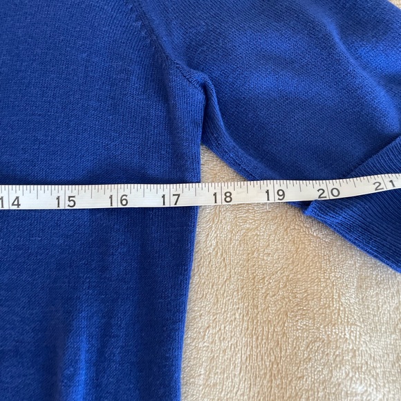 Ann Taylor Lightweight V-Neck Button Sweater - Size M - Picture 8 of 12